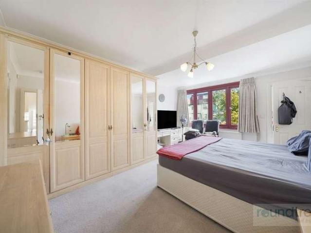 5 bed house for sale