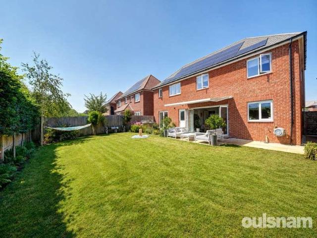 5 bed house for sale