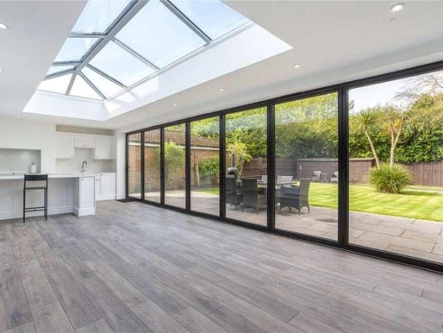 5 bed house for sale