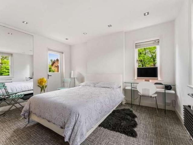 5 bed house for sale