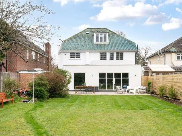 5 bed house for sale
