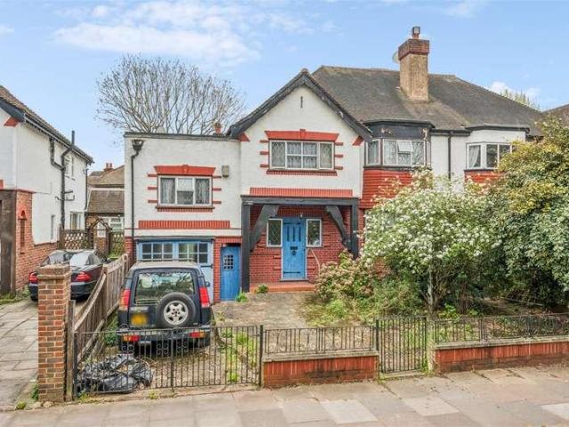 5 bed house for sale