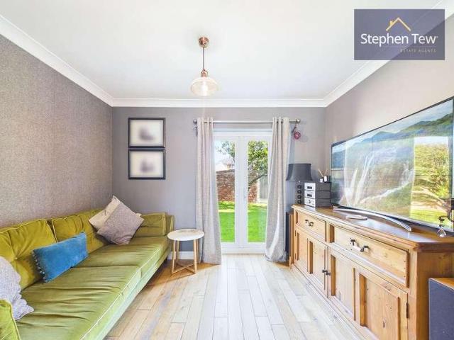 5 bed house for sale
