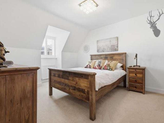 5 bed house for sale