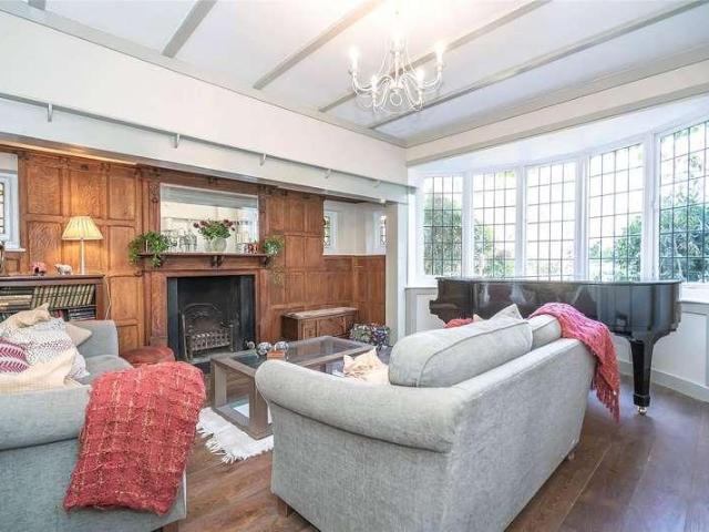 5 bed house for sale