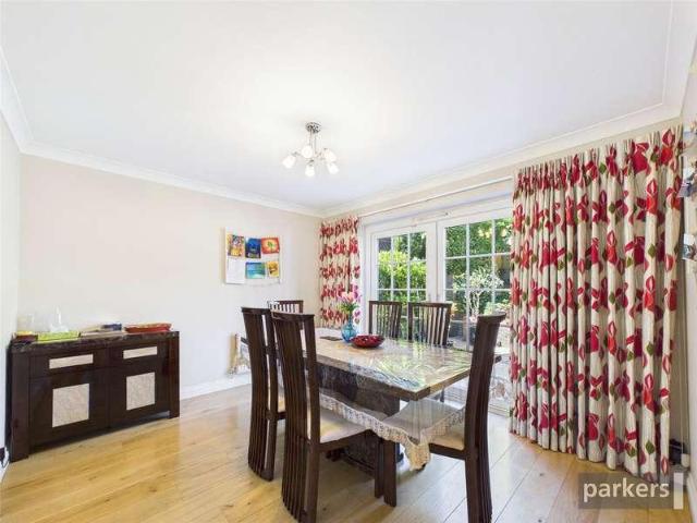 5 bed house for sale