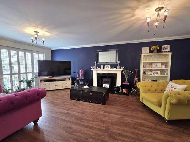 5 bed house for sale