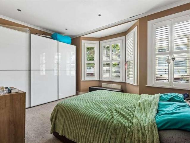 5 bed house for sale