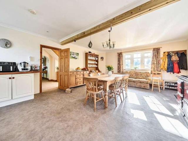 5 bed house for sale