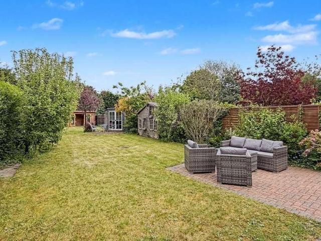 5 bed house for sale