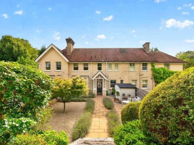 5 bed house for sale