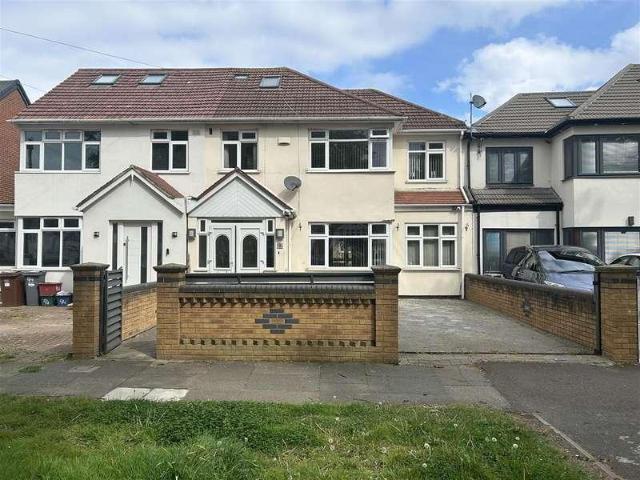 5 bed house for sale