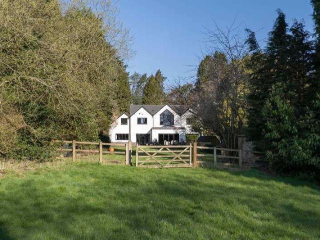 5 bed house for sale