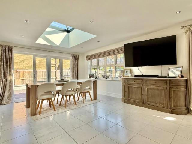 5 bed house for sale