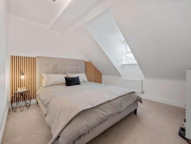 5 bed house for sale