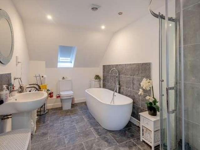 5 bed house for sale