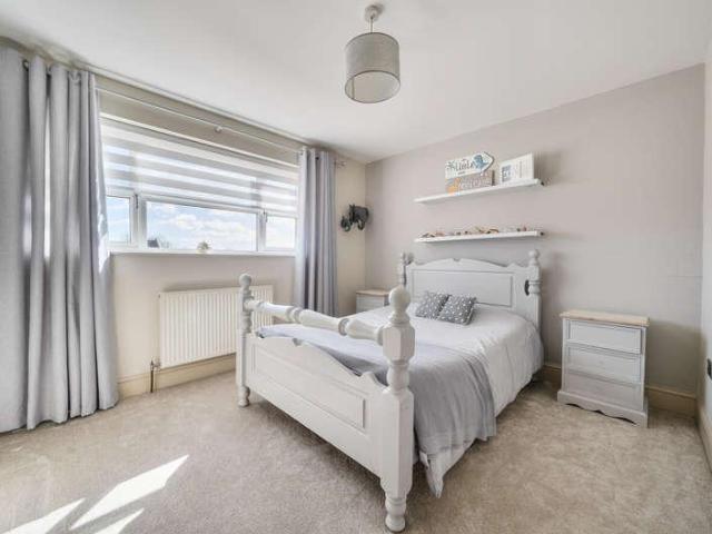 5 bed house for sale