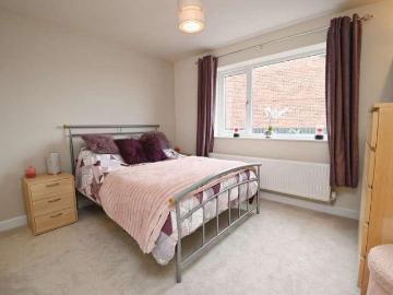 5 bed house for sale