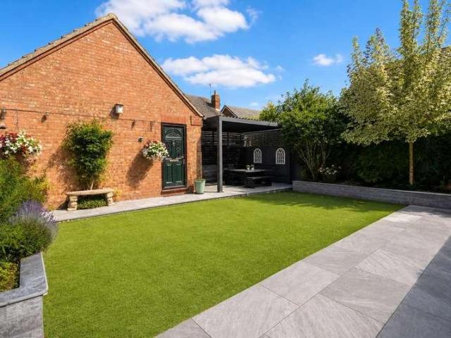 5 bed house for sale