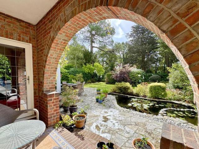 5 bed house for sale