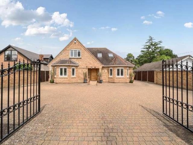 5 bed house for sale