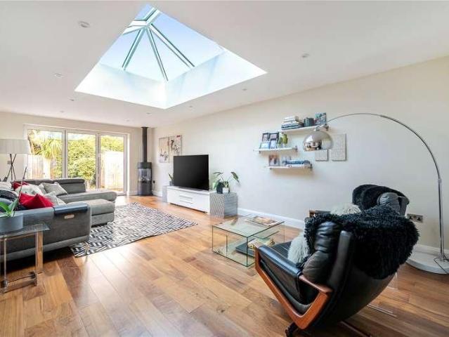 5 bed house for sale