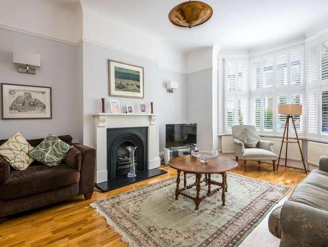 5 bed house for sale
