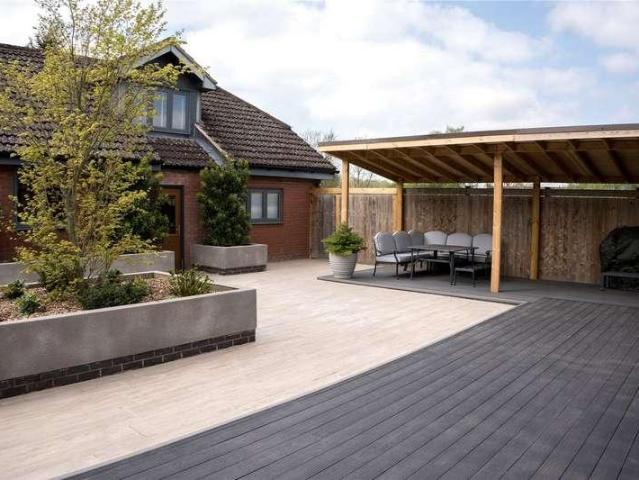 5 bed house for sale