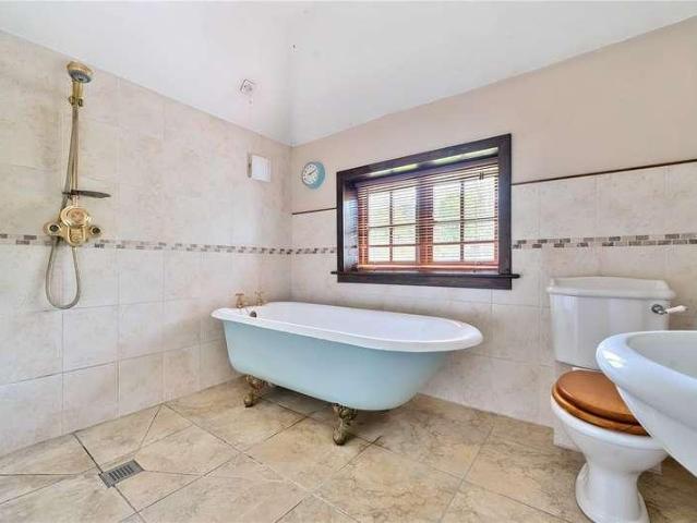 5 bed house for sale