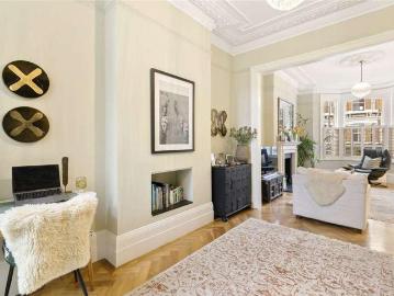 5 bed house for sale