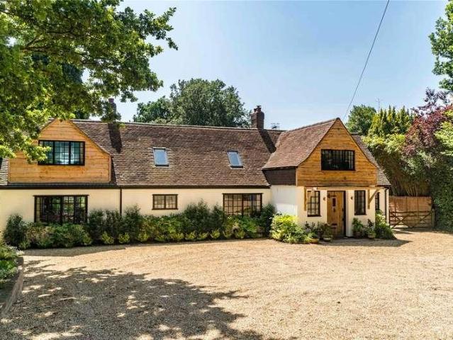 5 bed house for sale