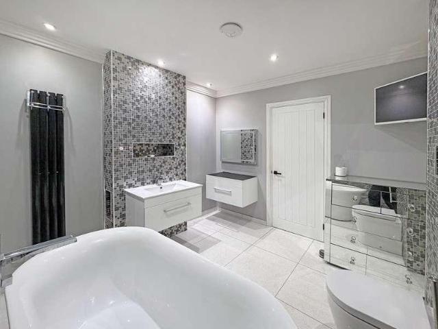 5 bed house for sale