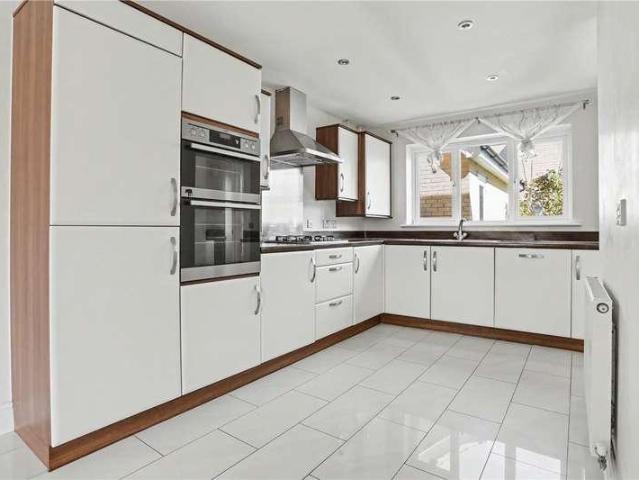5 bed house for sale