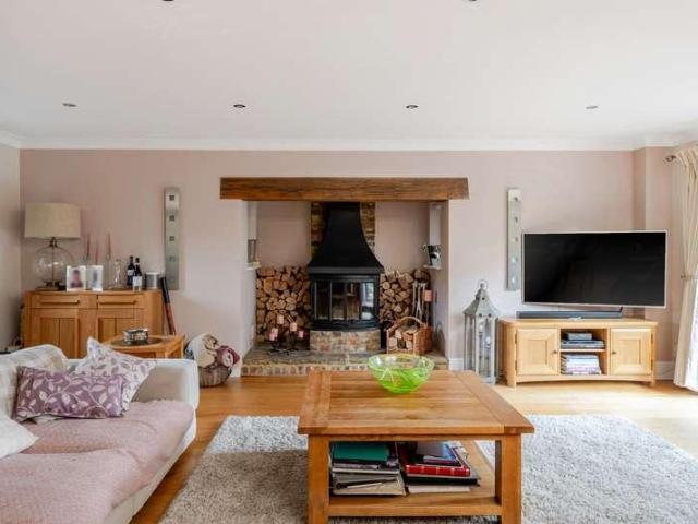 5 bed house for sale