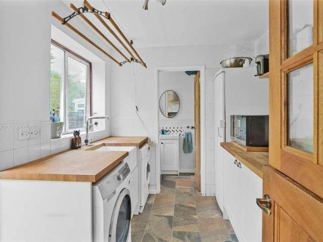 5 bed house for sale