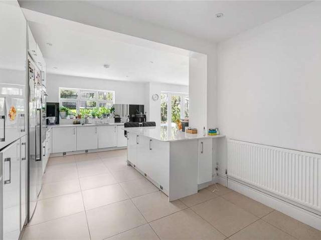 5 bed house for sale