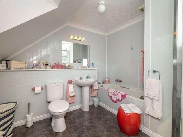 5 bed house for sale