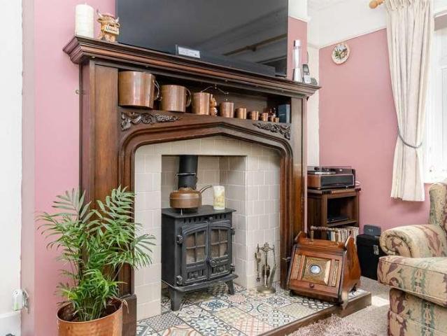 5 bed house for sale