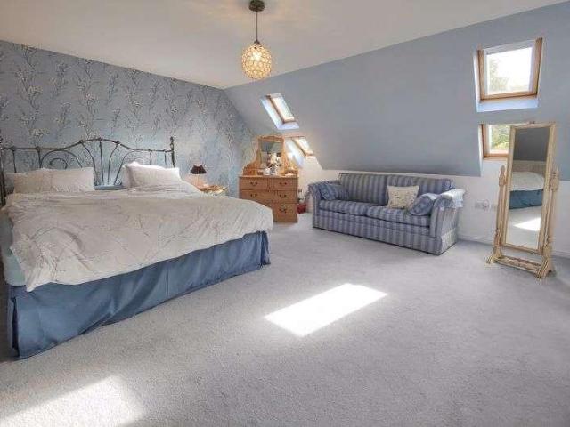 5 bed house for sale