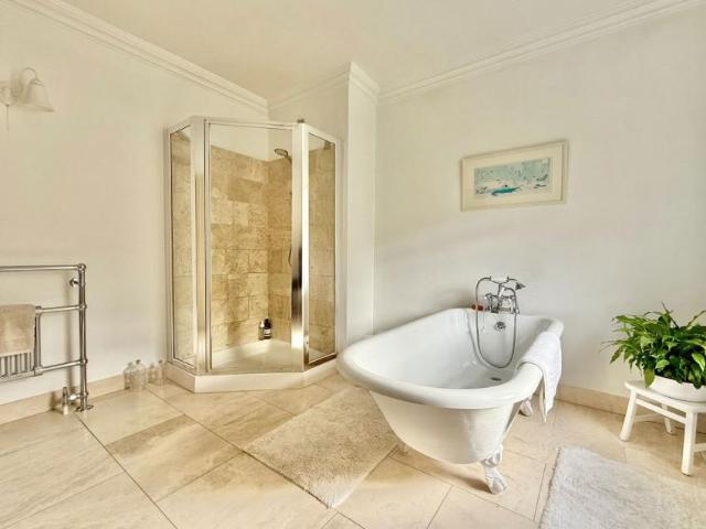 5 bed house for sale