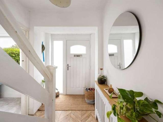 5 bed house for sale
