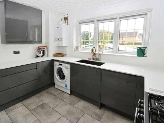 5 bed house for sale