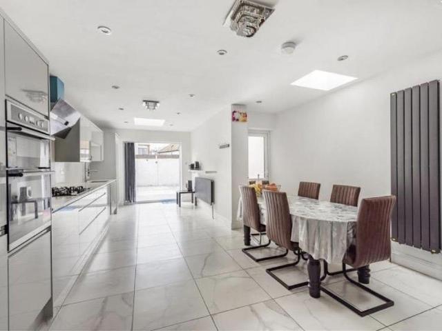 5 bed house for sale