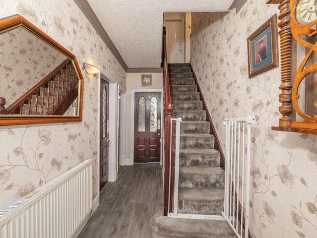 5 bed house for sale