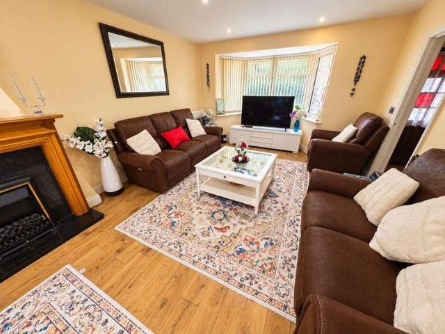 5 bed house for sale