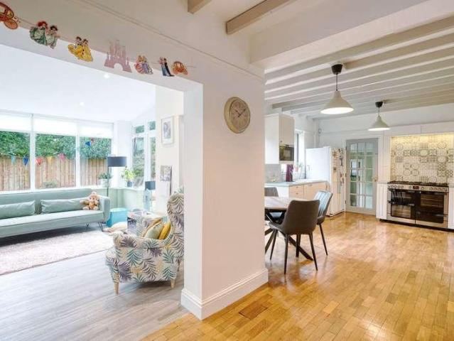 5 bed house for sale