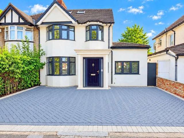 5 bed house for sale
