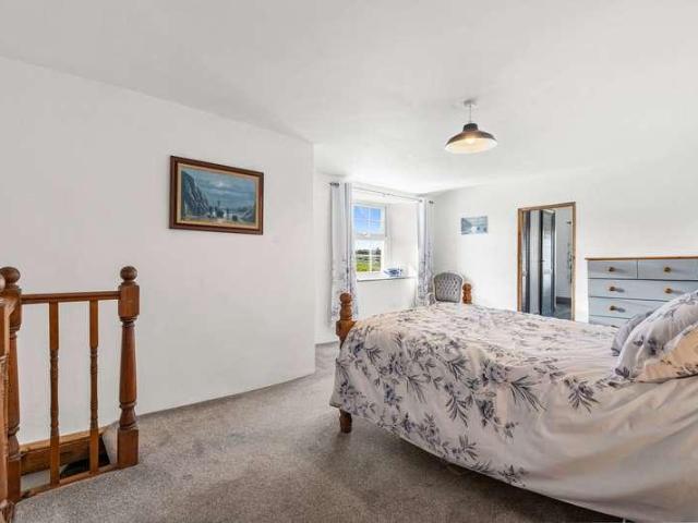 5 bed house for sale