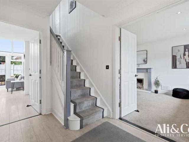 5 bed house for sale
