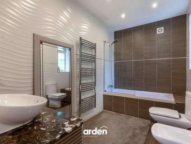 5 bed house for sale